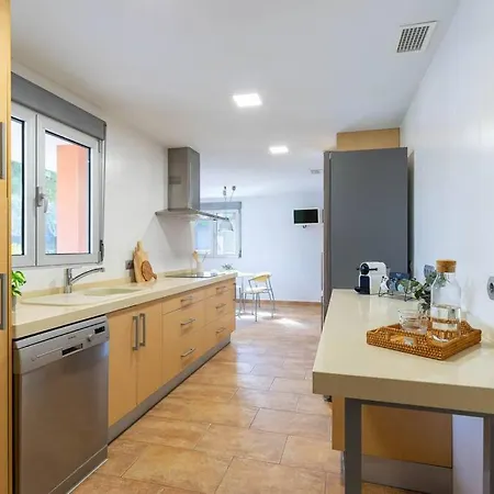 Вилла Acogedora En Con Piscina & Barbacoa