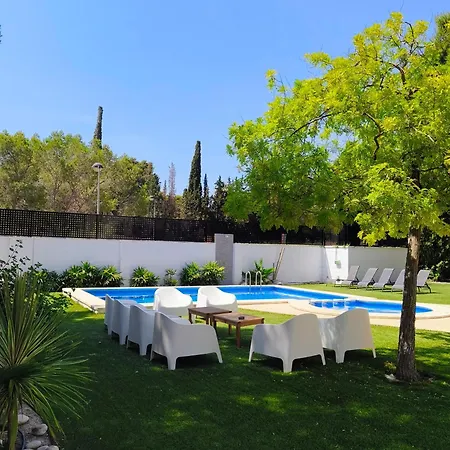 Villa Acogedora En Con Piscina & Barbacoa